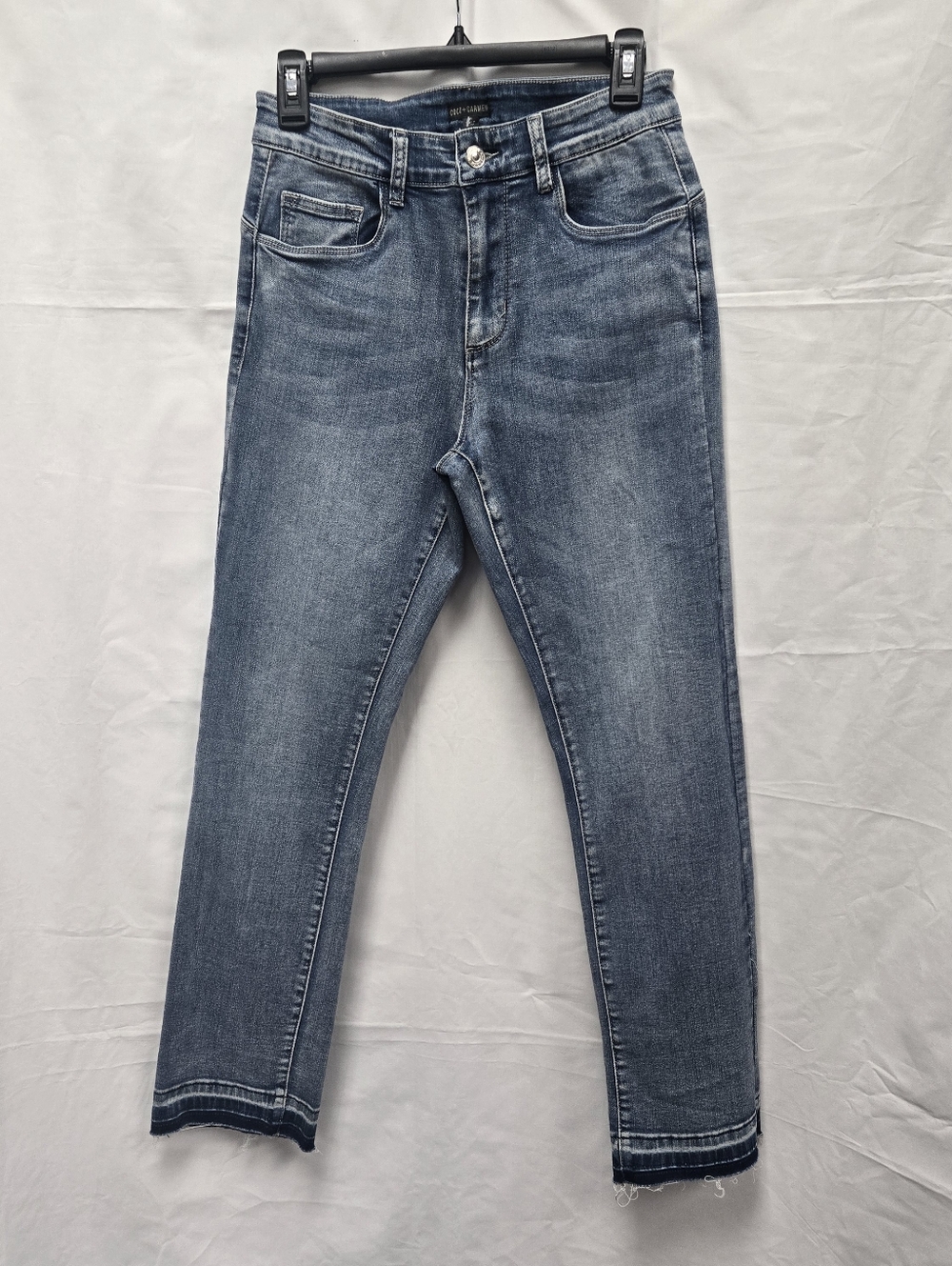 COCO + CARMEN Midrise Skinny Cut Off Demin Jeans